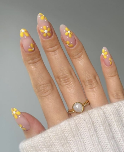 ongles-fleurs-jaune