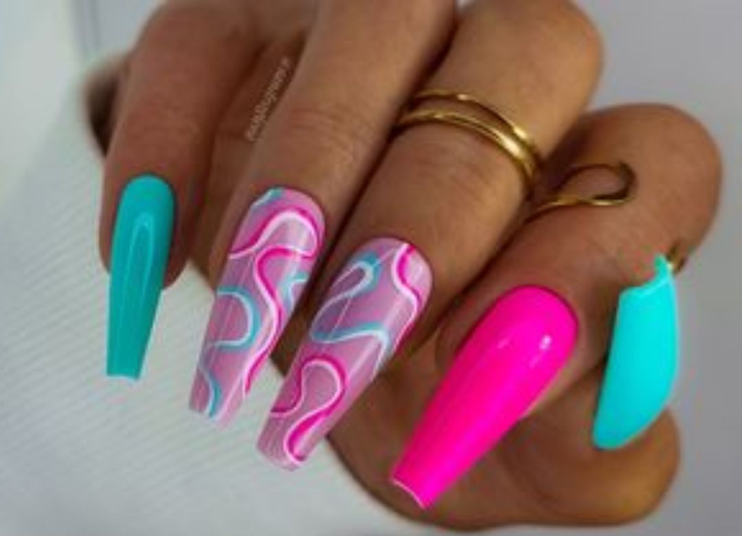 tendance_ongles_colorés_neon