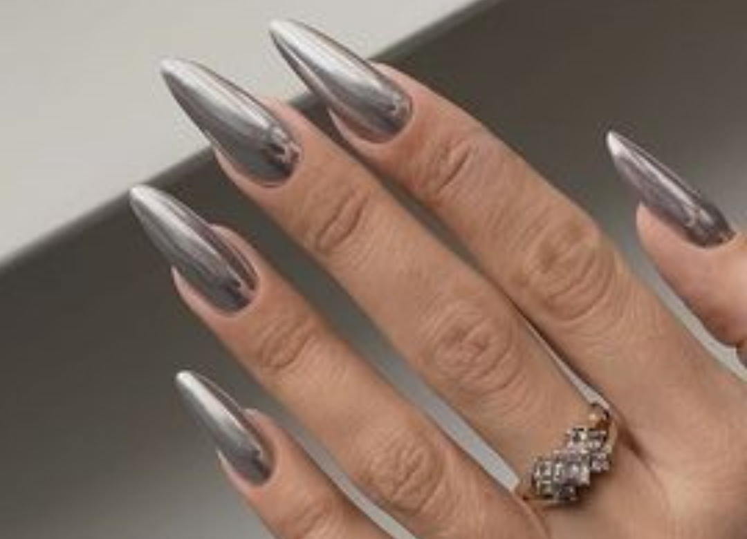 ongles_gris_chrome